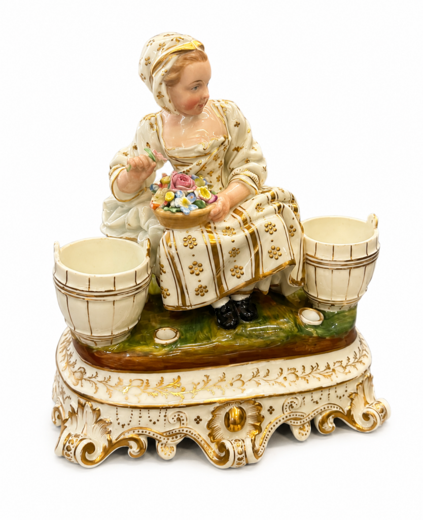 Antike Porzellanfigur Dame mit Blumen & zwei Gefäßen – handbemalt mit Golddekor – J.P.
